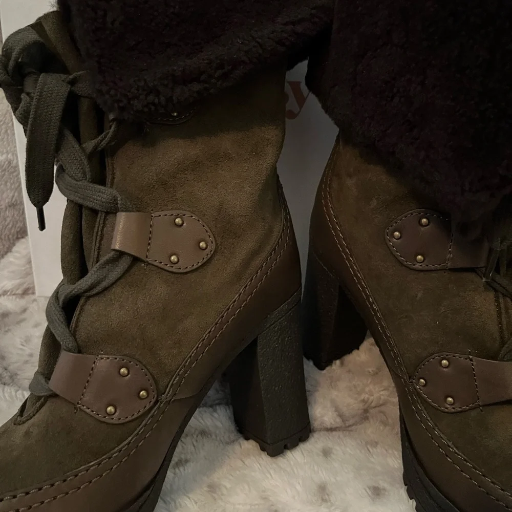 SEE BY CHLOE VERENA PLATFORM GENUINE SHEARLING LINED LACEUP BOOT MSRP $555 SAGE